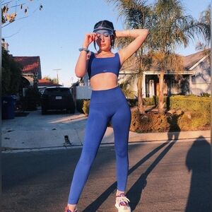 SET Active Bra and Leggings Sculptflex Set Blue in Size Medium